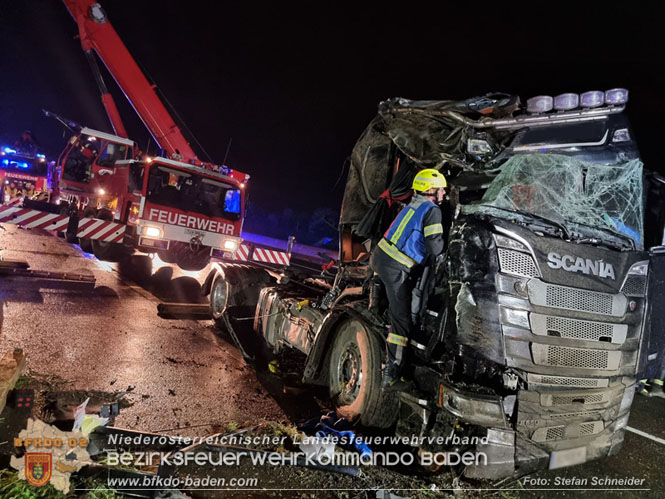 20230502 Lkw Unfall auf der A2 bei Traiskirchen Foto: Stefan Schneider BFKDO BADEN 20230502 Lkw Unfall auf der A2 bei Traiskirchen Foto: Stefan Schneider BFKDO BADEN