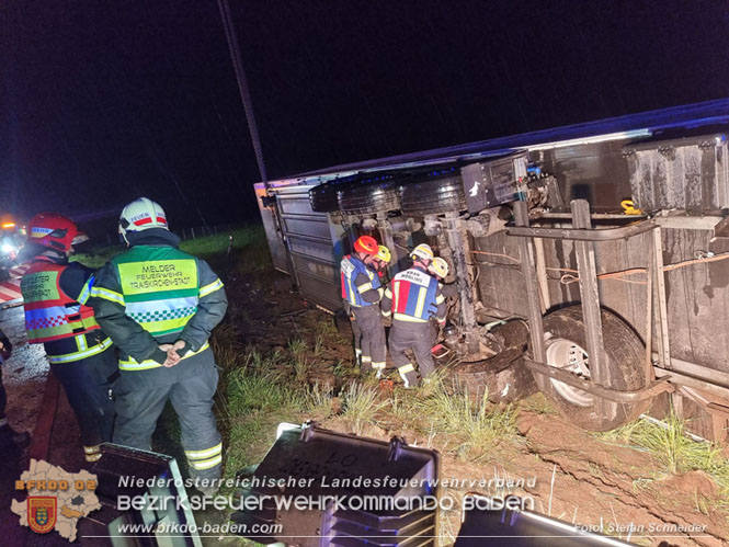 20230502 Lkw Unfall auf der A2 bei Traiskirchen Foto: Stefan Schneider BFKDO BADEN 20230502 Lkw Unfall auf der A2 bei Traiskirchen Foto: Stefan Schneider BFKDO BADEN