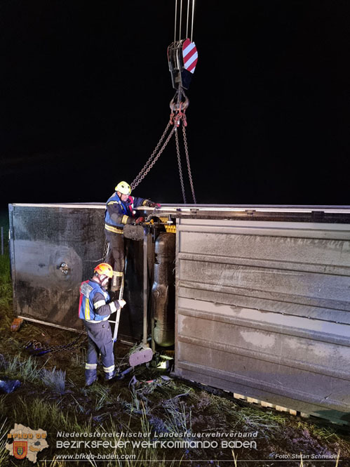 20230502 Lkw Unfall auf der A2 bei Traiskirchen Foto: Stefan Schneider BFKDO BADEN 20230502 Lkw Unfall auf der A2 bei Traiskirchen Foto: Stefan Schneider BFKDO BADEN