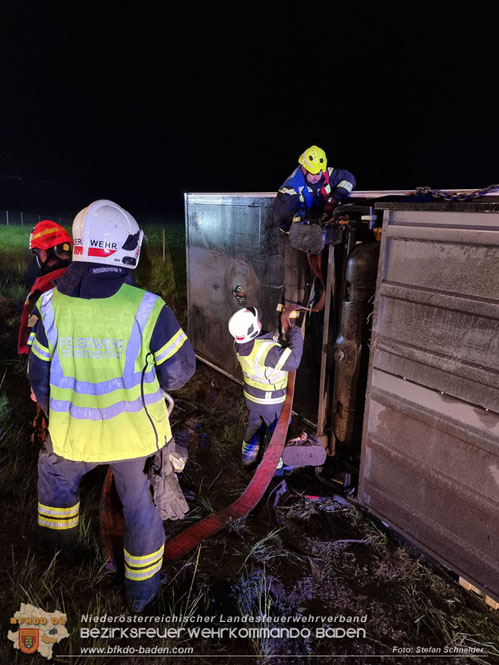 20230502 Lkw Unfall auf der A2 bei Traiskirchen Foto: Stefan Schneider BFKDO BADEN 20230502 Lkw Unfall auf der A2 bei Traiskirchen Foto: Stefan Schneider BFKDO BADEN