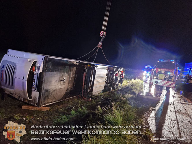 20230502 Lkw Unfall auf der A2 bei Traiskirchen Foto: Stefan Schneider BFKDO BADEN 20230502 Lkw Unfall auf der A2 bei Traiskirchen Foto: Stefan Schneider BFKDO BADEN