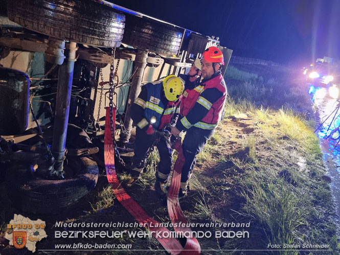 20230502 Lkw Unfall auf der A2 bei Traiskirchen Foto: Stefan Schneider BFKDO BADEN 20230502 Lkw Unfall auf der A2 bei Traiskirchen Foto: Stefan Schneider BFKDO BADEN