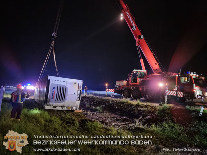20230502 Lkw Unfall auf der A2 bei Traiskirchen Foto: Stefan Schneider BFKDO BADEN 20230502 Lkw Unfall auf der A2 bei Traiskirchen Foto: Stefan Schneider BFKDO BADEN