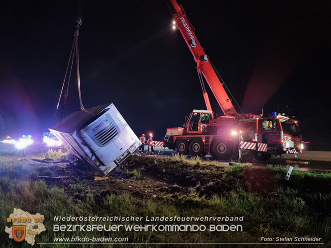 20230502 Lkw Unfall auf der A2 bei Traiskirchen Foto: Stefan Schneider BFKDO BADEN 20230502 Lkw Unfall auf der A2 bei Traiskirchen Foto: Stefan Schneider BFKDO BADEN