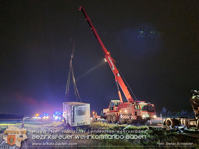 20230502 Lkw Unfall auf der A2 bei Traiskirchen Foto: Stefan Schneider BFKDO BADEN 20230502 Lkw Unfall auf der A2 bei Traiskirchen Foto: Stefan Schneider BFKDO BADEN