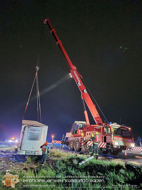 20230502 Lkw Unfall auf der A2 bei Traiskirchen Foto: Stefan Schneider BFKDO BADEN 20230502 Lkw Unfall auf der A2 bei Traiskirchen Foto: Stefan Schneider BFKDO BADEN