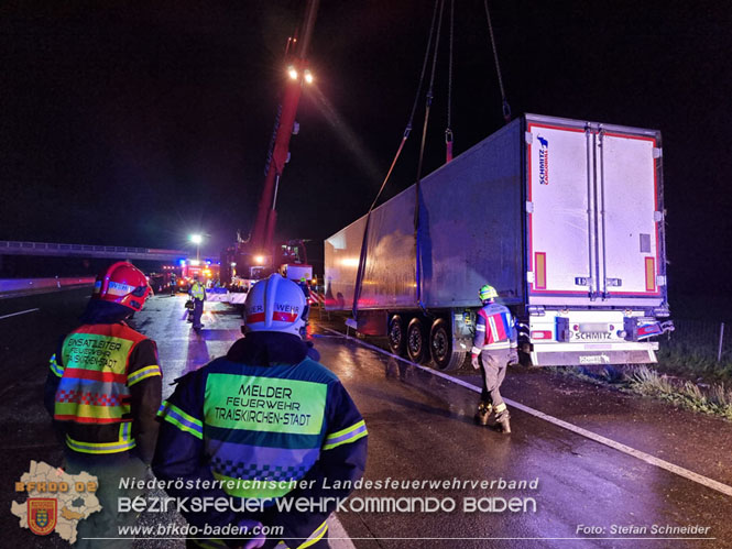 20230502 Lkw Unfall auf der A2 bei Traiskirchen Foto: Stefan Schneider BFKDO BADEN 20230502 Lkw Unfall auf der A2 bei Traiskirchen Foto: Stefan Schneider BFKDO BADEN