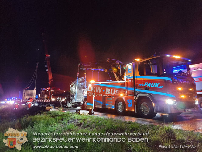 20230502 Lkw Unfall auf der A2 bei Traiskirchen  Foto: Stefan Schneider BFKDO BADEN
