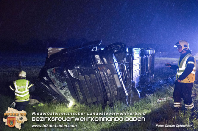 20230502 Lkw Unfall auf der A2 bei Traiskirchen Foto: Stefan Schneider BFKDO BADEN 20230502 Lkw Unfall auf der A2 bei Traiskirchen Foto: Stefan Schneider BFKDO BADEN