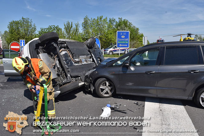 20230505 Menschenrettung nach Verkehrsunfall auf der B210 zwischen Ebreichsdorf und Oberwaltersdorf Höhe der A3 Foto: Thomas Lenger Monatsrevue.at 20230505 Menschenrettung nach Verkehrsunfall auf der B210 zwischen Ebreichsdorf und Oberwaltersdorf Höhe der A3 Foto: Thomas Lenger Monatsrevue.at
