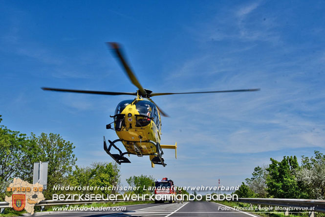 20230505 Menschenrettung nach Verkehrsunfall auf der B210 zwischen Ebreichsdorf und Oberwaltersdorf Höhe der A3 Foto: Thomas Lenger Monatsrevue.at 20230505 Menschenrettung nach Verkehrsunfall auf der B210 zwischen Ebreichsdorf und Oberwaltersdorf Höhe der A3 Foto: Thomas Lenger Monatsrevue.at