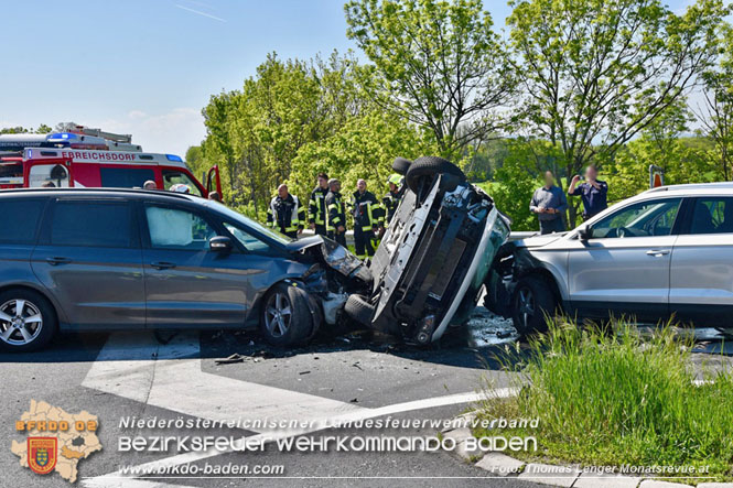 20230505 Menschenrettung nach Verkehrsunfall auf der B210 zwischen Ebreichsdorf und Oberwaltersdorf Höhe der A3 Foto: Thomas Lenger Monatsrevue.at 20230505 Menschenrettung nach Verkehrsunfall auf der B210 zwischen Ebreichsdorf und Oberwaltersdorf Höhe der A3 Foto: Thomas Lenger Monatsrevue.at