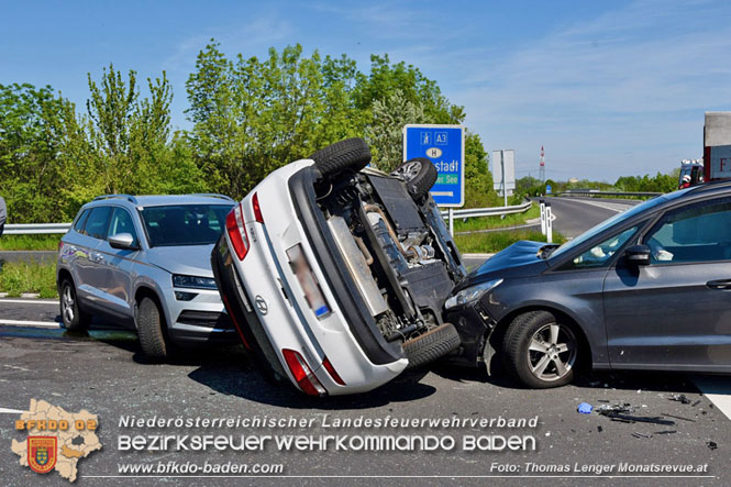 20230505 Menschenrettung nach Verkehrsunfall auf der B210 zwischen Ebreichsdorf und Oberwaltersdorf Höhe der A3 Foto: Thomas Lenger Monatsrevue.at 20230505 Menschenrettung nach Verkehrsunfall auf der B210 zwischen Ebreichsdorf und Oberwaltersdorf Höhe der A3 Foto: Thomas Lenger Monatsrevue.at
