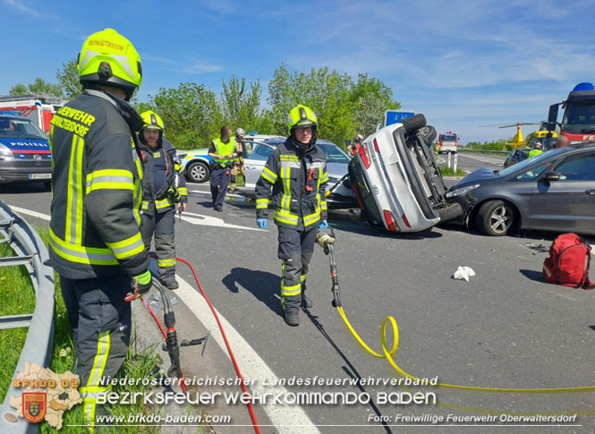 20230505 Menschenrettung nach Verkehrsunfall auf der B210 zwischen Ebreichsdorf und Oberwaltersdorf Höhe der A3 Foto: Freiwillige Feuerwehr Oberwaltersdorf 20230505 Menschenrettung nach Verkehrsunfall auf der B210 zwischen Ebreichsdorf und Oberwaltersdorf Höhe der A3 Foto: Freiwillige Feuerwehr Oberwaltersdorf