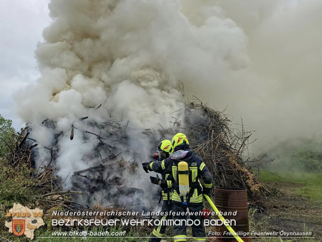 20230513 Brand eines Grünschnitthaufens in Oeynhausen Foto: Freiwillige Feuerwehr Oeynhausen 20230513 Brand eines Grünschnitthaufens in Oeynhausen Foto: Freiwillige Feuerwehr Oeynhausen