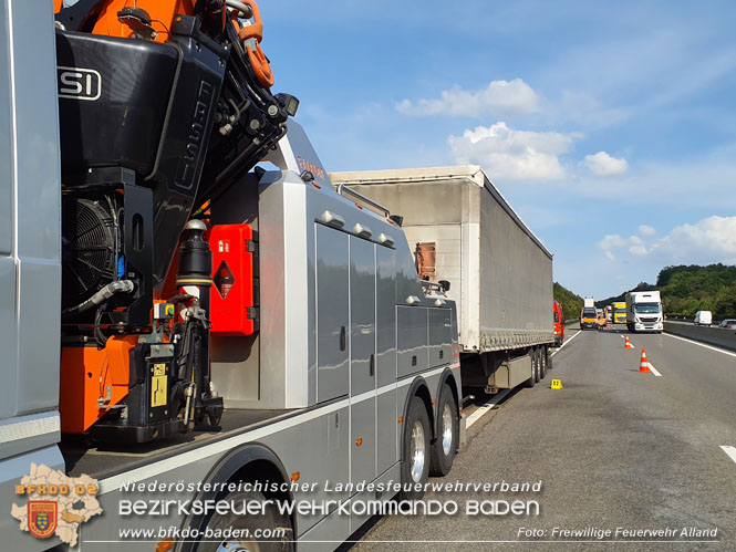 20230530 LKW-Brand auf der A21 bei Heiligemkreuz  Foto: Freiwillige Feuerwehr Alland