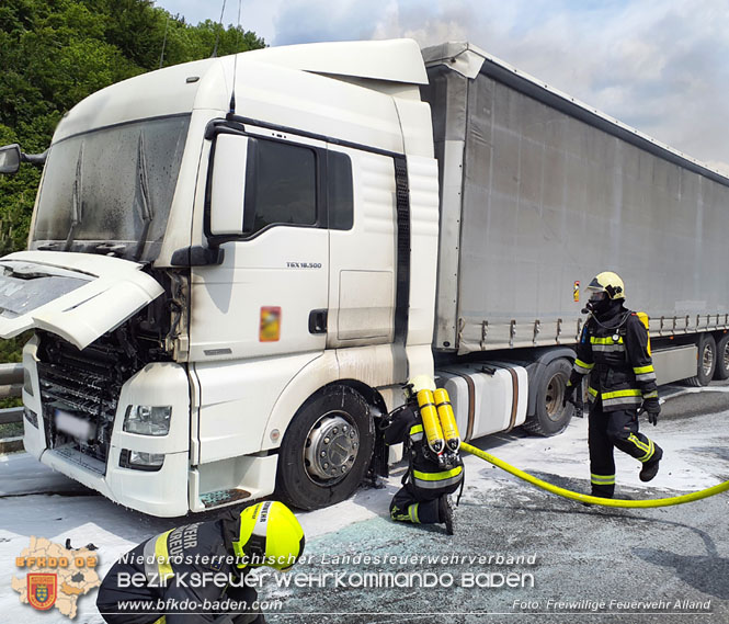 20230530 LKW-Brand auf der A21 bei Heiligemkreuz  Foto: Freiwillige Feuerwehr Alland