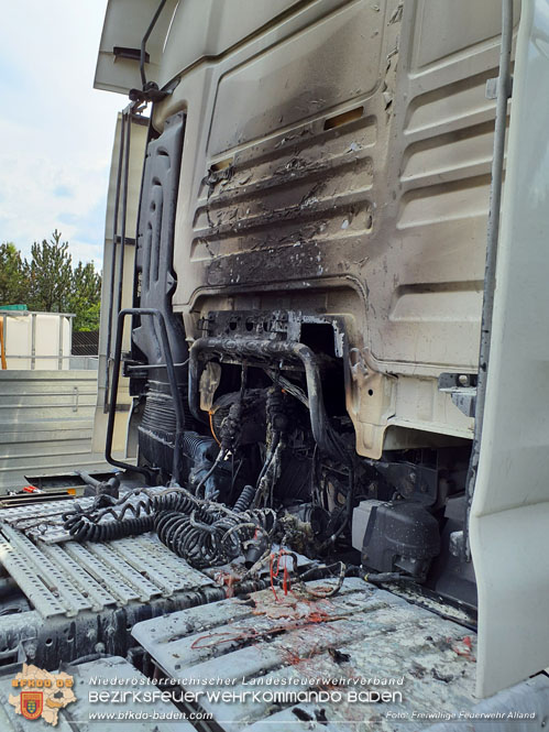 20230530 LKW-Brand auf der A21 bei Heiligemkreuz  Foto: Freiwillige Feuerwehr Alland
