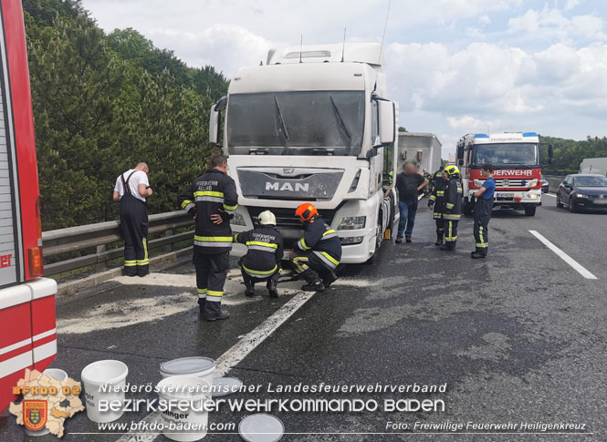 20230530 LKW-Brand auf der A21 bei Heiligemkreuz  Foto: Freiwillige Feuerwehr Heiligenkreuz