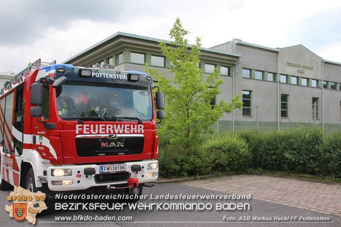 20230607 Brandalarm in Mehrzweckhalle - Eine ungewöhnliche Kettenreaktion löste die Alarmierung aus.... Foto: ASB ÖA Markus Hackl FF Pottenstein 20230607 Brandalarm in Mehrzweckhalle - Eine ungewöhnliche Kettenreaktion löste die Alarmierung aus.... Foto: ASB ÖA Markus Hackl FF Pottenstein