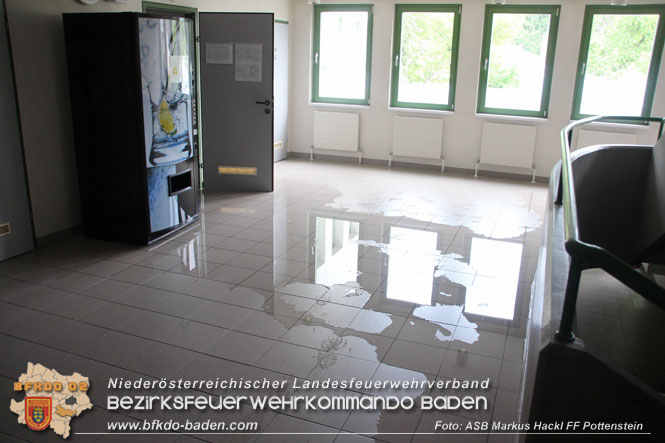 20230607 Brandalarm in Mehrzweckhalle - Eine ungewöhnliche Kettenreaktion löste die Alarmierung aus....  Foto: ASB ÖA Markus Hackl FF Pottenstein
