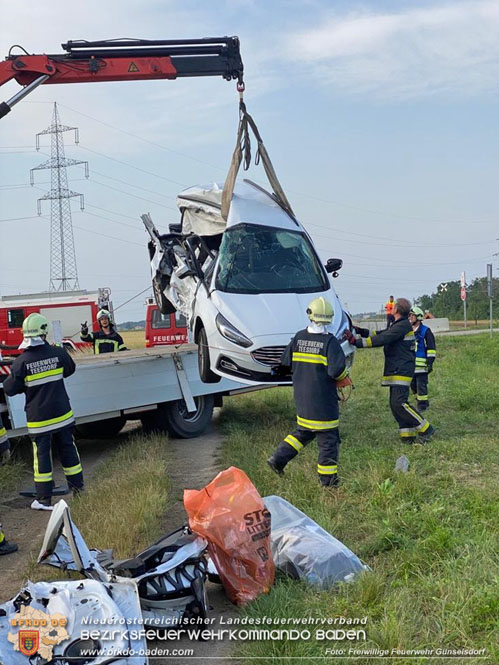 20230622 Pkw von Zug erfasst - Kind lebensgefährlich verletzt  Foto: Freiwillige Feuerwehr Günselsdorf