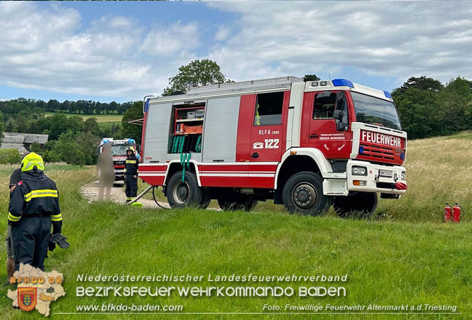 20230623 Traktor fing bei Feldarbeit plötzlich Feuer Foto: Freiwillige Feuerwehr Altenmarkt 20230623 Traktor fing bei Feldarbeit plötzlich Feuer Foto: Freiwillige Feuerwehr Altenmarkt