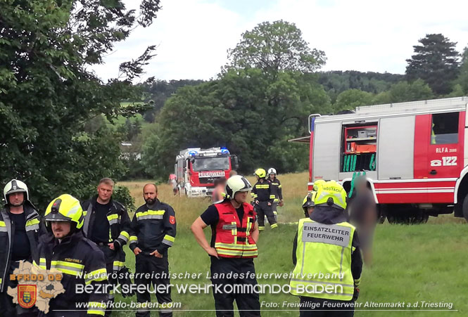 20230623 Traktor fing bei Feldarbeit plötzlich Feuer Foto: Freiwillige Feuerwehr Altenmarkt 20230623 Traktor fing bei Feldarbeit plötzlich Feuer Foto: Freiwillige Feuerwehr Altenmarkt