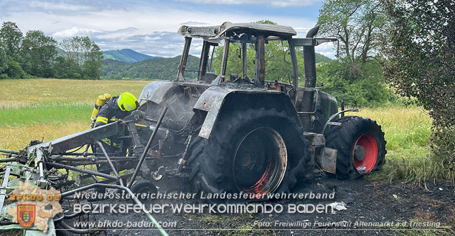 20230623 Traktor fing bei Feldarbeit plötzlich Feuer Foto: Freiwillige Feuerwehr Altenmarkt 20230623 Traktor fing bei Feldarbeit plötzlich Feuer Foto: Freiwillige Feuerwehr Altenmarkt