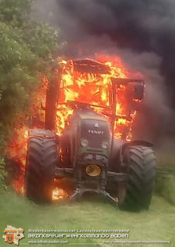20230623 Traktor fing bei Feldarbeit plötzlich Feuer Foto: Hannes Schaupp Freiwillige Feuerwehr Nöstach 20230623 Traktor fing bei Feldarbeit plötzlich Feuer Foto: Hannes Schaupp Freiwillige Feuerwehr Nöstach