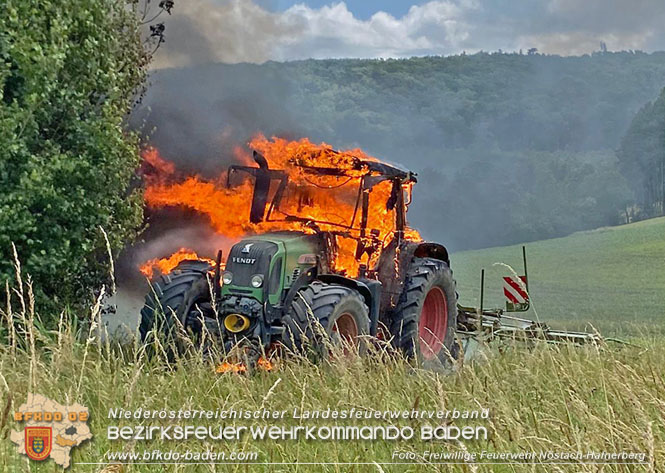 20230623 Traktor fing bei Feldarbeit plötzlich Feuer Foto: Hannes Schaupp Freiwillige Feuerwehr Nöstach 20230623 Traktor fing bei Feldarbeit plötzlich Feuer Foto: Hannes Schaupp Freiwillige Feuerwehr Nöstach