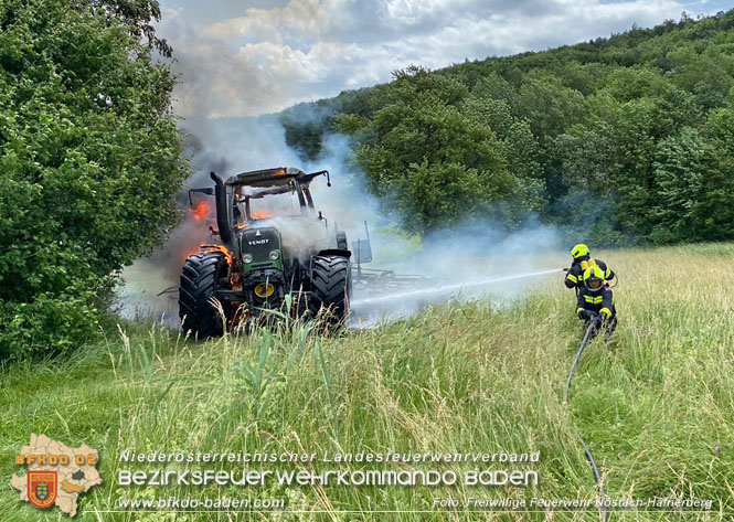 20230623 Traktor fing bei Feldarbeit plötzlich Feuer Foto: Hannes Schaupp Freiwillige Feuerwehr Nöstach 20230623 Traktor fing bei Feldarbeit plötzlich Feuer Foto: Hannes Schaupp Freiwillige Feuerwehr Nöstach