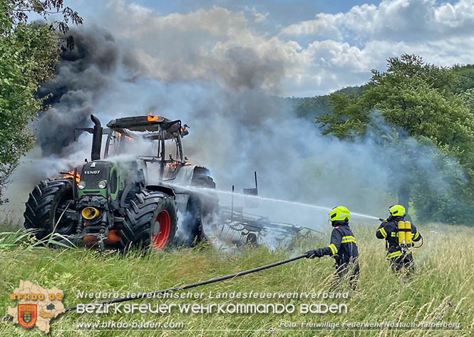 20230623 Traktor fing bei Feldarbeit plötzlich Feuer Foto: Hannes Schaupp Freiwillige Feuerwehr Nöstach 20230623 Traktor fing bei Feldarbeit plötzlich Feuer Foto: Hannes Schaupp Freiwillige Feuerwehr Nöstach