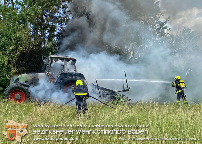 20230623 Traktor fing bei Feldarbeit plötzlich Feuer Foto: Hannes Schaupp Freiwillige Feuerwehr Nöstach 20230623 Traktor fing bei Feldarbeit plötzlich Feuer Foto: Hannes Schaupp Freiwillige Feuerwehr Nöstach