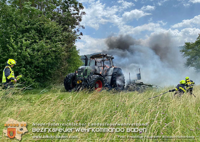20230623 Traktor fing bei Feldarbeit plötzlich Feuer Foto: Hannes Schaupp Freiwillige Feuerwehr Nöstach 20230623 Traktor fing bei Feldarbeit plötzlich Feuer Foto: Hannes Schaupp Freiwillige Feuerwehr Nöstach