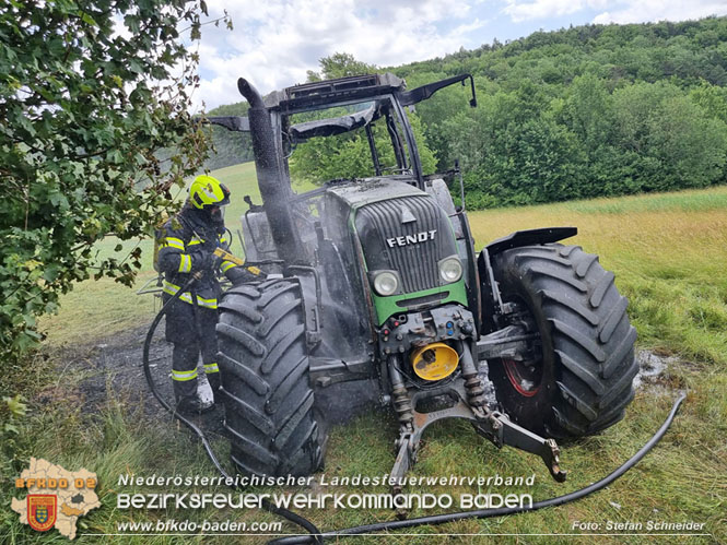 20230623 Traktor fing bei Feldarbeit plötzlich Feuer Foto: Stefan Schneider BFKDO BADEN 20230623 Traktor fing bei Feldarbeit plötzlich Feuer Foto: Stefan Schneider BFKDO BADEN