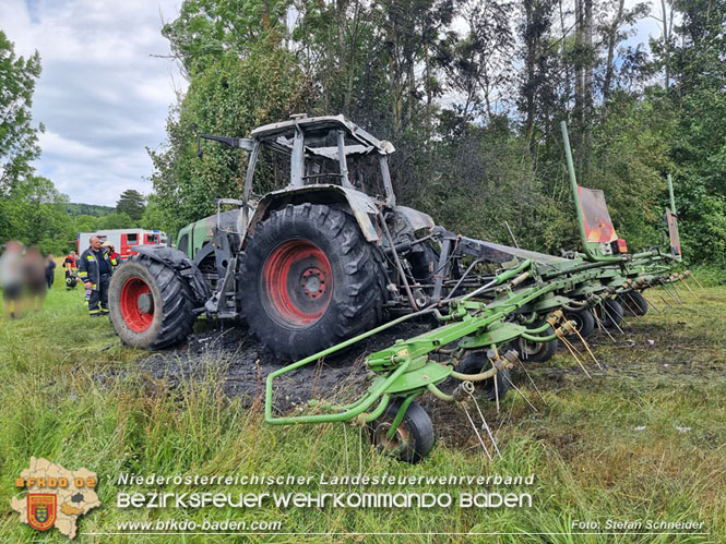 20230623 Traktor fing bei Feldarbeit plötzlich Feuer Foto: Stefan Schneider BFKDO BADEN 20230623 Traktor fing bei Feldarbeit plötzlich Feuer Foto: Stefan Schneider BFKDO BADEN