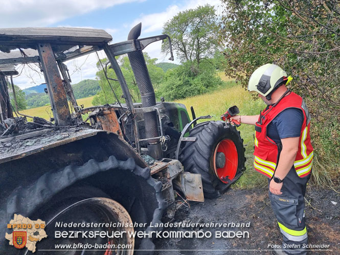 20230623 Traktor fing bei Feldarbeit plötzlich Feuer Foto: Stefan Schneider BFKDO BADEN 20230623 Traktor fing bei Feldarbeit plötzlich Feuer Foto: Stefan Schneider BFKDO BADEN