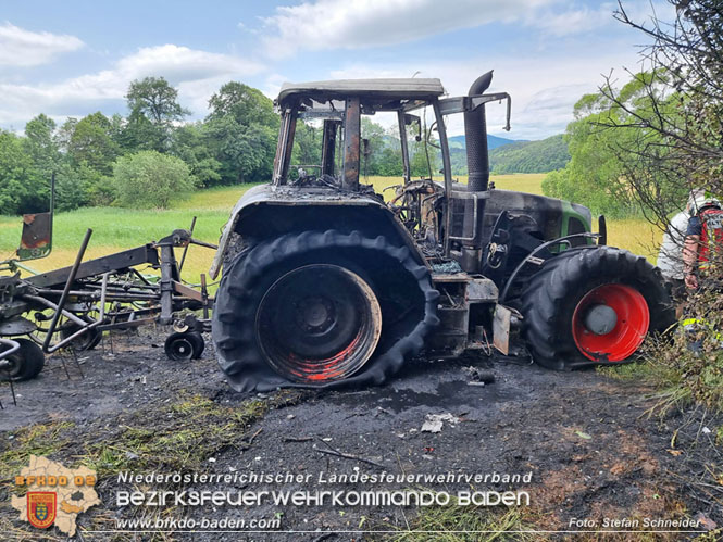 20230623 Traktor fing bei Feldarbeit plötzlich Feuer Foto: Stefan Schneider BFKDO BADEN 20230623 Traktor fing bei Feldarbeit plötzlich Feuer Foto: Stefan Schneider BFKDO BADEN