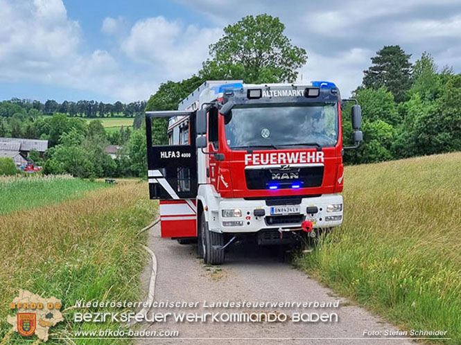 20230623 Traktor fing bei Feldarbeit plötzlich Feuer Foto: Stefan Schneider BFKDO BADEN 20230623 Traktor fing bei Feldarbeit plötzlich Feuer Foto: Stefan Schneider BFKDO BADEN