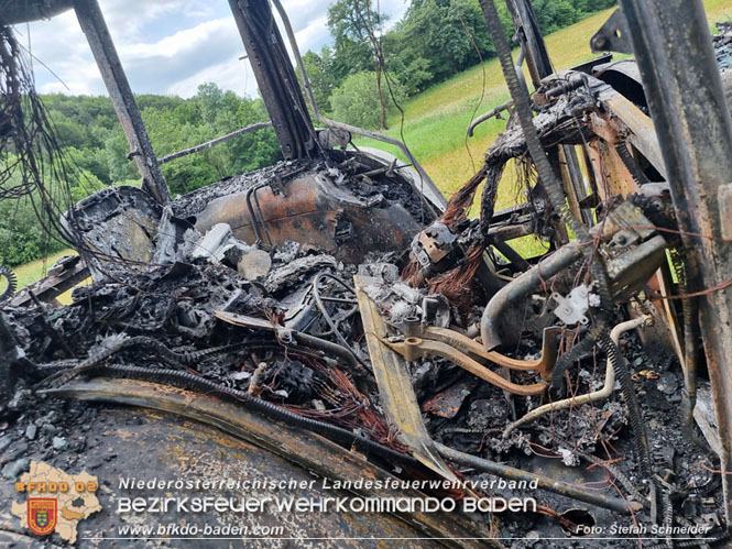 20230623 Traktor fing bei Feldarbeit plötzlich Feuer Foto: Stefan Schneider BFKDO BADEN 20230623 Traktor fing bei Feldarbeit plötzlich Feuer Foto: Stefan Schneider BFKDO BADEN