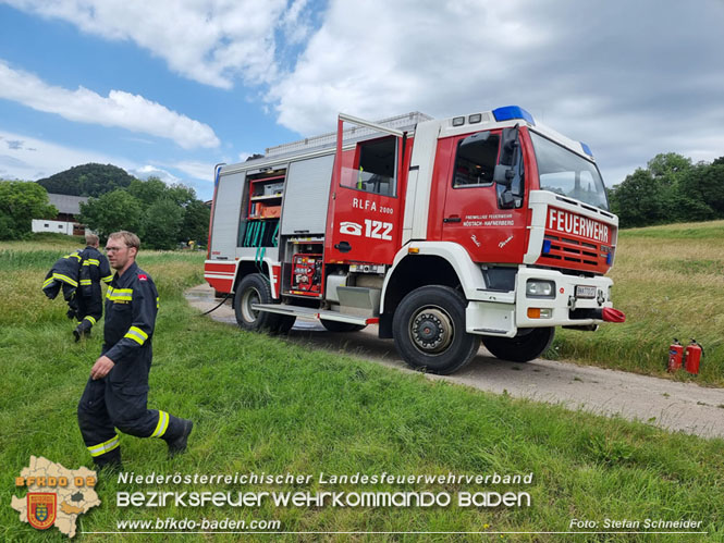 20230623 Traktor fing bei Feldarbeit plötzlich Feuer Foto: Stefan Schneider BFKDO BADEN 20230623 Traktor fing bei Feldarbeit plötzlich Feuer Foto: Stefan Schneider BFKDO BADEN