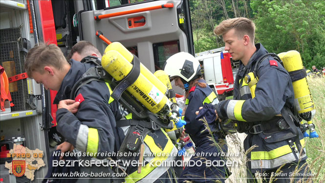 20230623 Traktor fing bei Feldarbeit plötzlich Feuer Foto: Stefan Schneider BFKDO BADEN 20230623 Traktor fing bei Feldarbeit plötzlich Feuer Foto: Stefan Schneider BFKDO BADEN