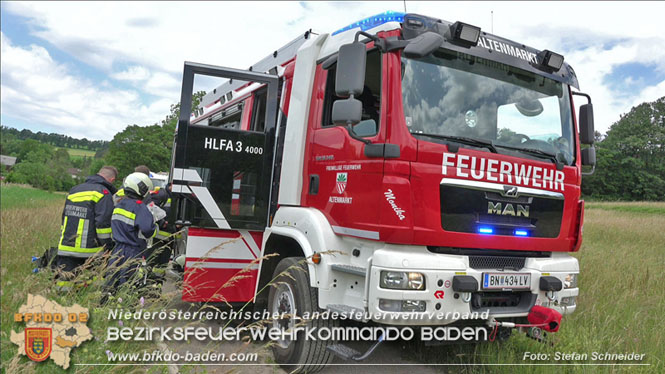 20230623 Traktor fing bei Feldarbeit plötzlich Feuer Foto: Stefan Schneider BFKDO BADEN 20230623 Traktor fing bei Feldarbeit plötzlich Feuer Foto: Stefan Schneider BFKDO BADEN