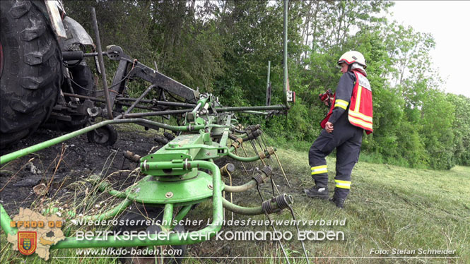 20230623 Traktor fing bei Feldarbeit plötzlich Feuer Foto: Stefan Schneider BFKDO BADEN 20230623 Traktor fing bei Feldarbeit plötzlich Feuer Foto: Stefan Schneider BFKDO BADEN