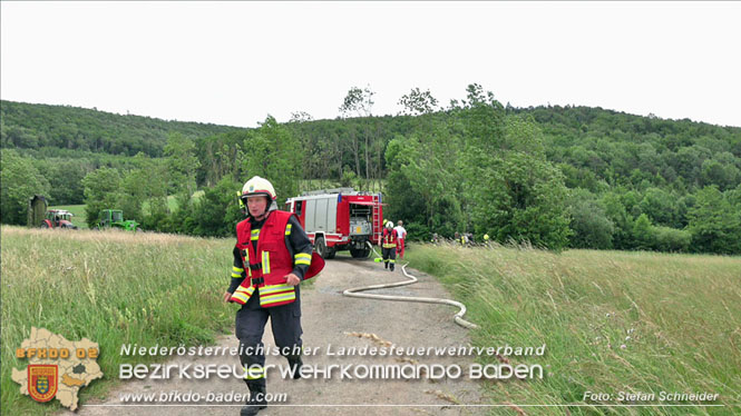 20230623 Traktor fing bei Feldarbeit plötzlich Feuer Foto: Stefan Schneider BFKDO BADEN 20230623 Traktor fing bei Feldarbeit plötzlich Feuer Foto: Stefan Schneider BFKDO BADEN