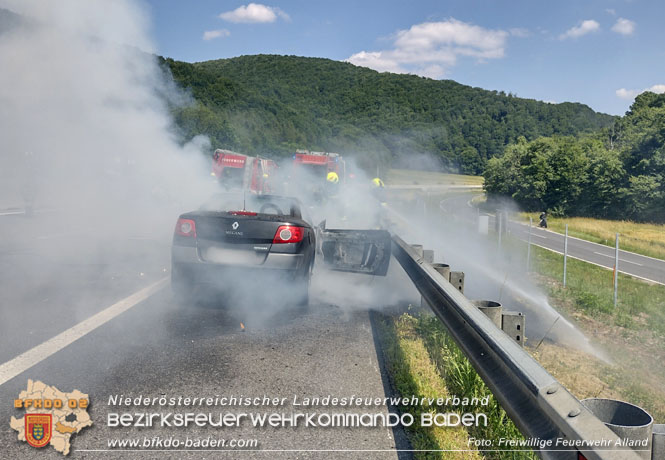 20230625 Pkw in Vollbrand auf der A21  Foto: Freiwillige Feuerwehr Alland