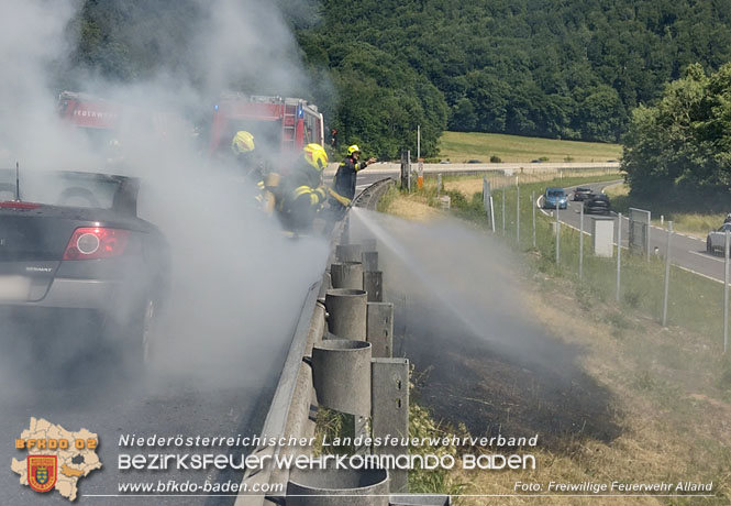 20230625 Pkw in Vollbrand auf der A21  Foto: Freiwillige Feuerwehr Alland