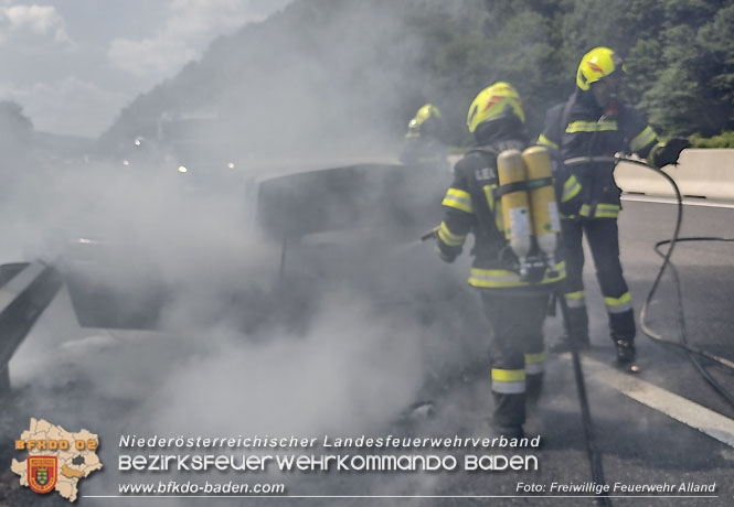 20230625 Pkw in Vollbrand auf der A21  Foto: Freiwillige Feuerwehr Alland