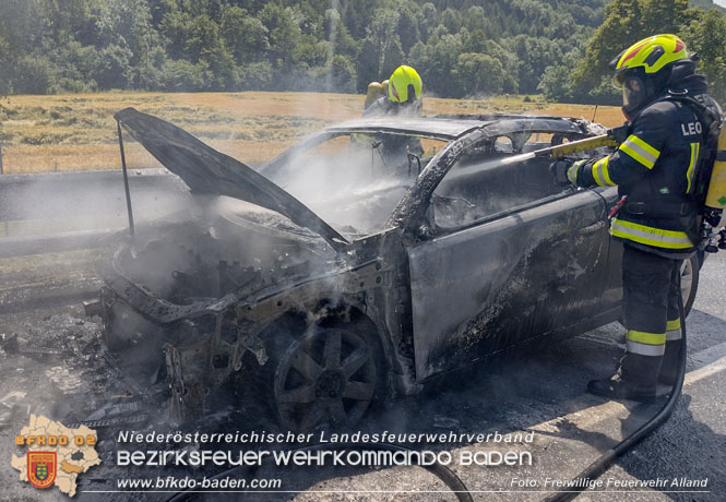 20230625 Pkw in Vollbrand auf der A21  Foto: Freiwillige Feuerwehr Alland